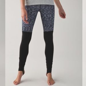 Lululemon Wunder Under Pant Stirrup
Dramatic Static White Black / Black 6